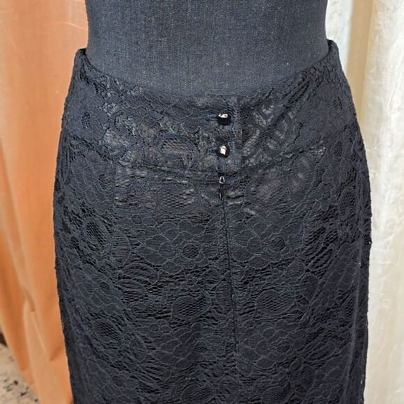 Banana Republic Black Two Tone Floral Lace Pencil Skirt - Picture 3 of 11